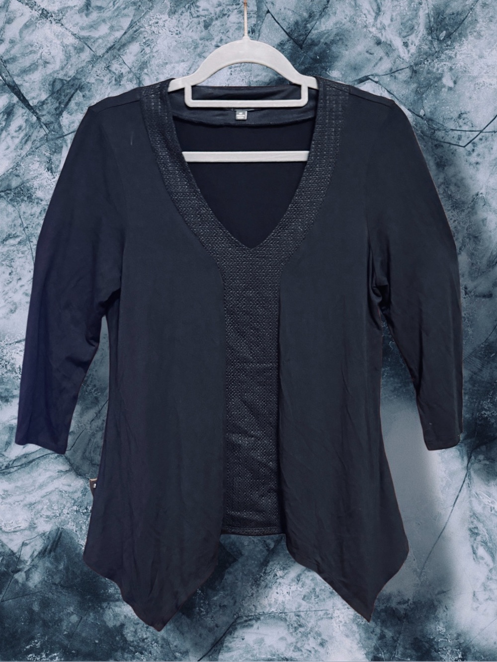 Adrianna Papell Black V-Neck Mid-Sleeve Top size Medium
